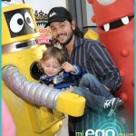 Diego Luna y su Hijo Jeronimo en Yo Gabba Gabba